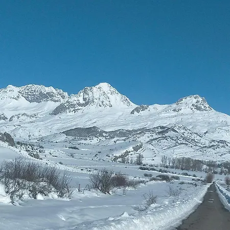 Dom wakacyjny Turismo En Babia Bajo Nidos San Emiliano (Castile and Leon)