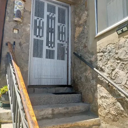 Turismo En Babia Bajo Nidos Dom wakacyjny *